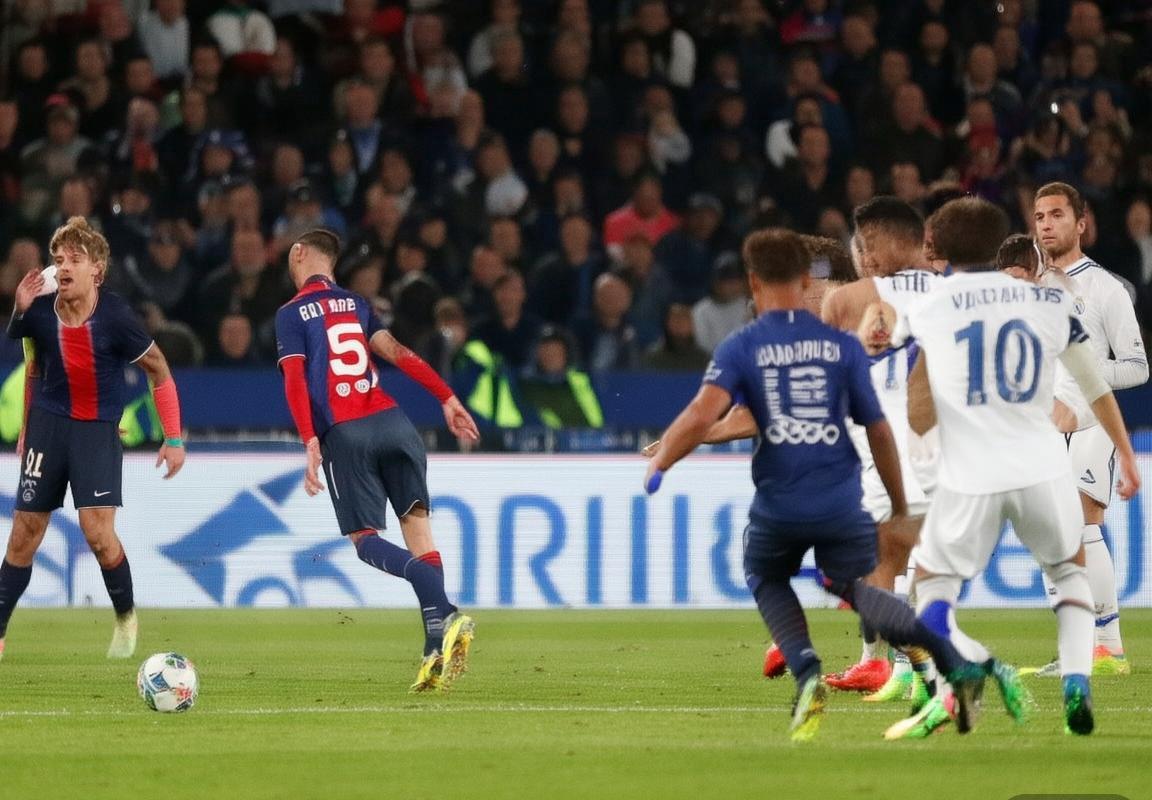 巴黎圣日耳曼VS皇家马德里：巅峰对决1比1平局经典回顾(图2)