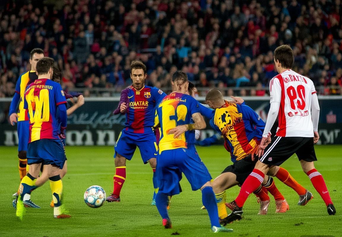 巴萨VS斯拉维亚：赛季末巅峰对决前瞻(图1)